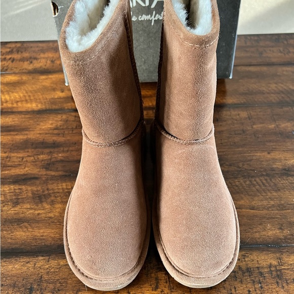 BEARPAW Emma Short Boots - Picture 2 of 16